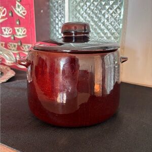 Vintage Stoneware Glazed West Bend Classic Bean Pot with Lid